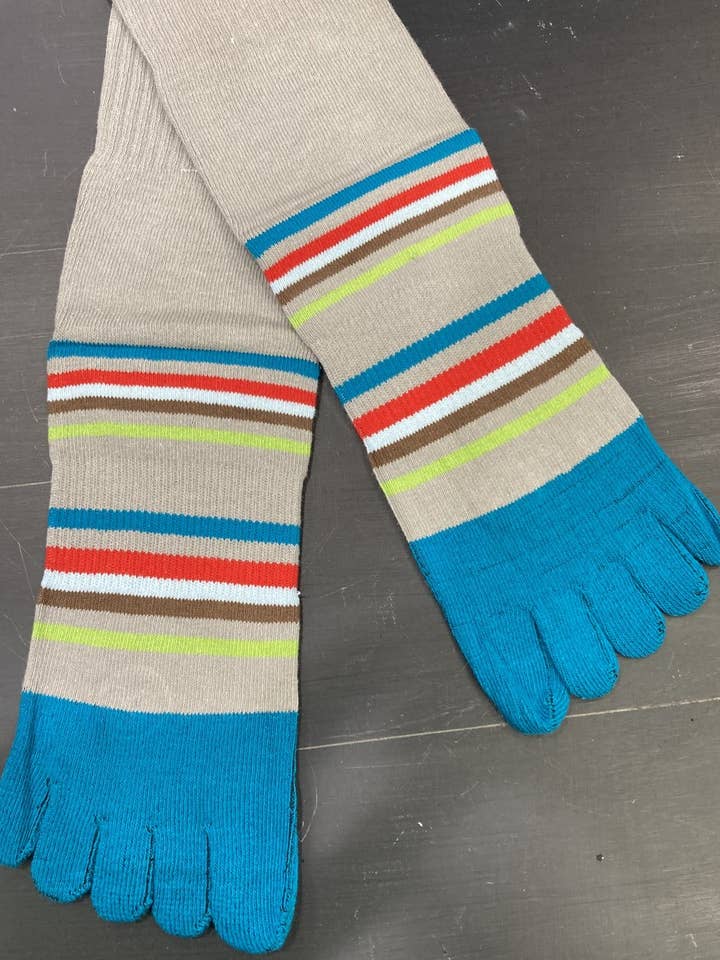 Chaussettes Grises 5 doigts multi rayures
turquoise pour la vente par LES PETITS CAPRICES