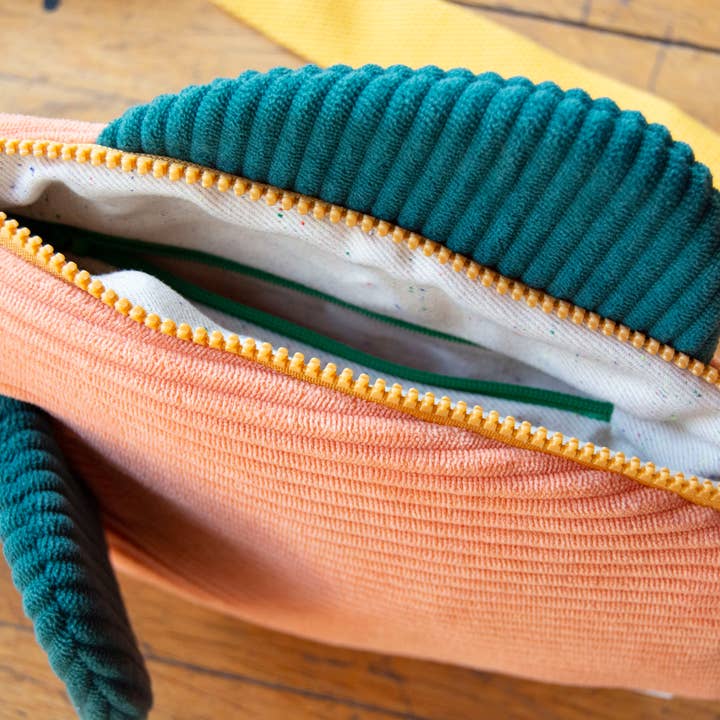 Curlworks - Wholesale Crossbody bag – Unisex - The Fish Bag - Coral / Dark Green2