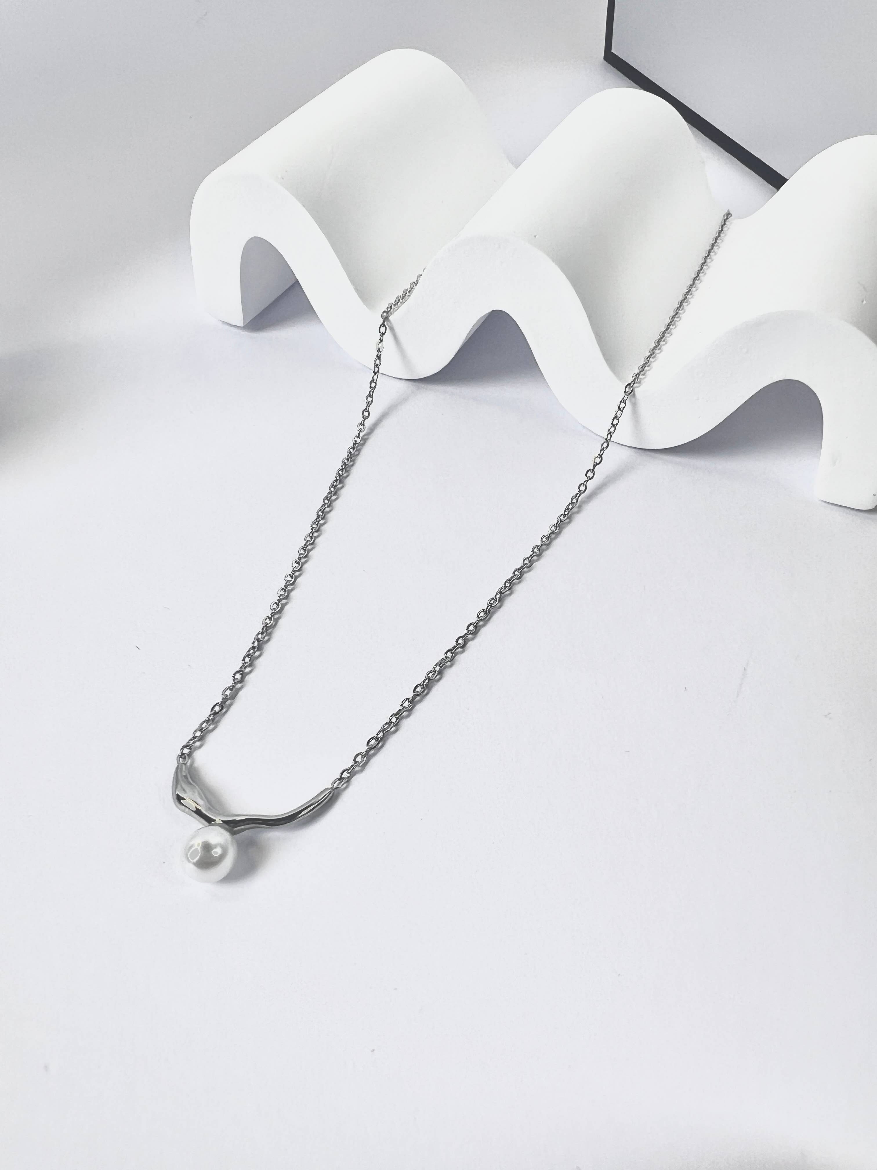 COSMOS – wholesale Beaded/pearl necklace – Stainless steel necklace with pearl pendant0