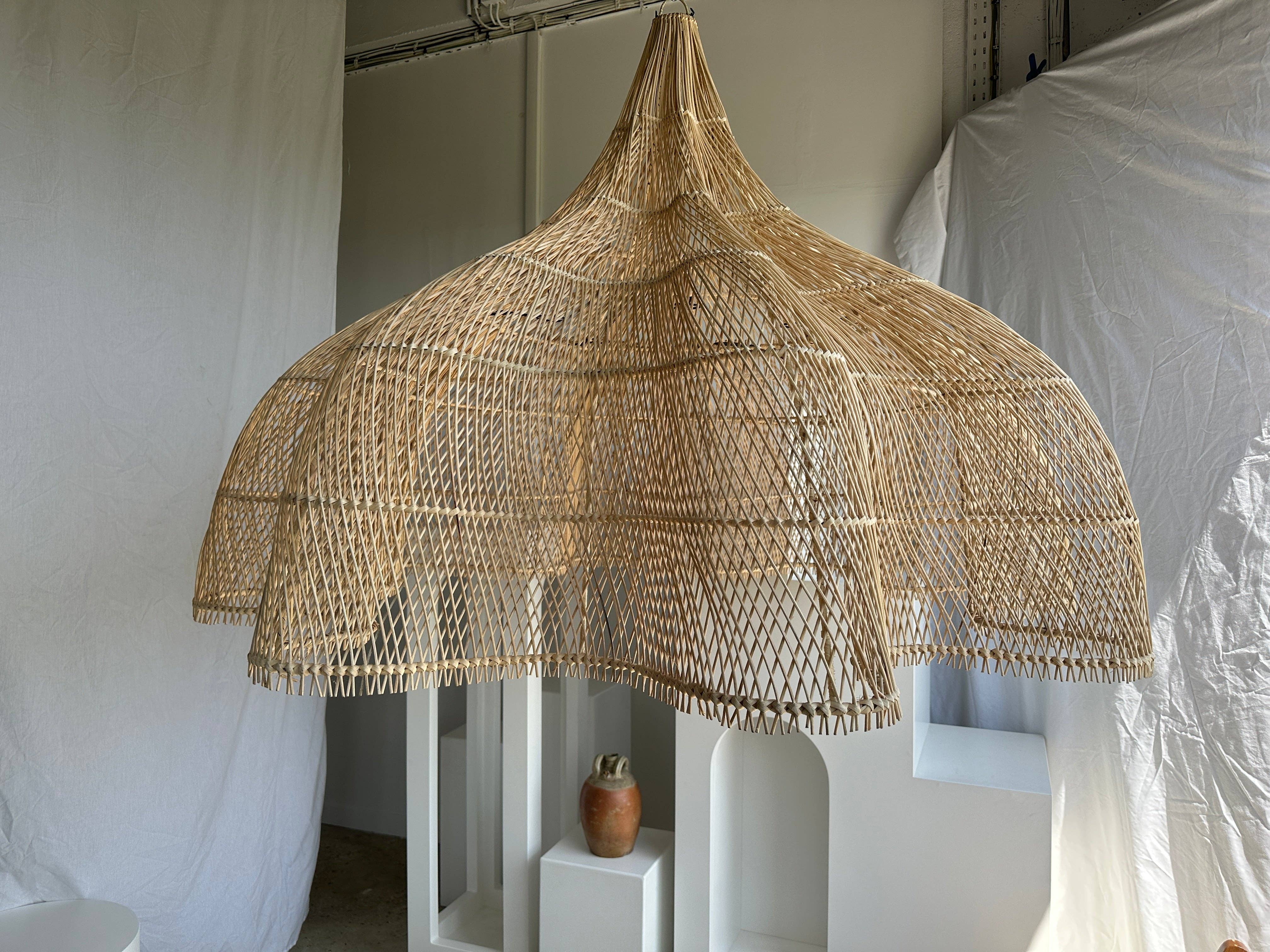 Office Objets - Wholesale Chandelier/Hanging Light - Immense rattan suspension in the shape of a flower, tulip, corolla H:1m; D:1m50120