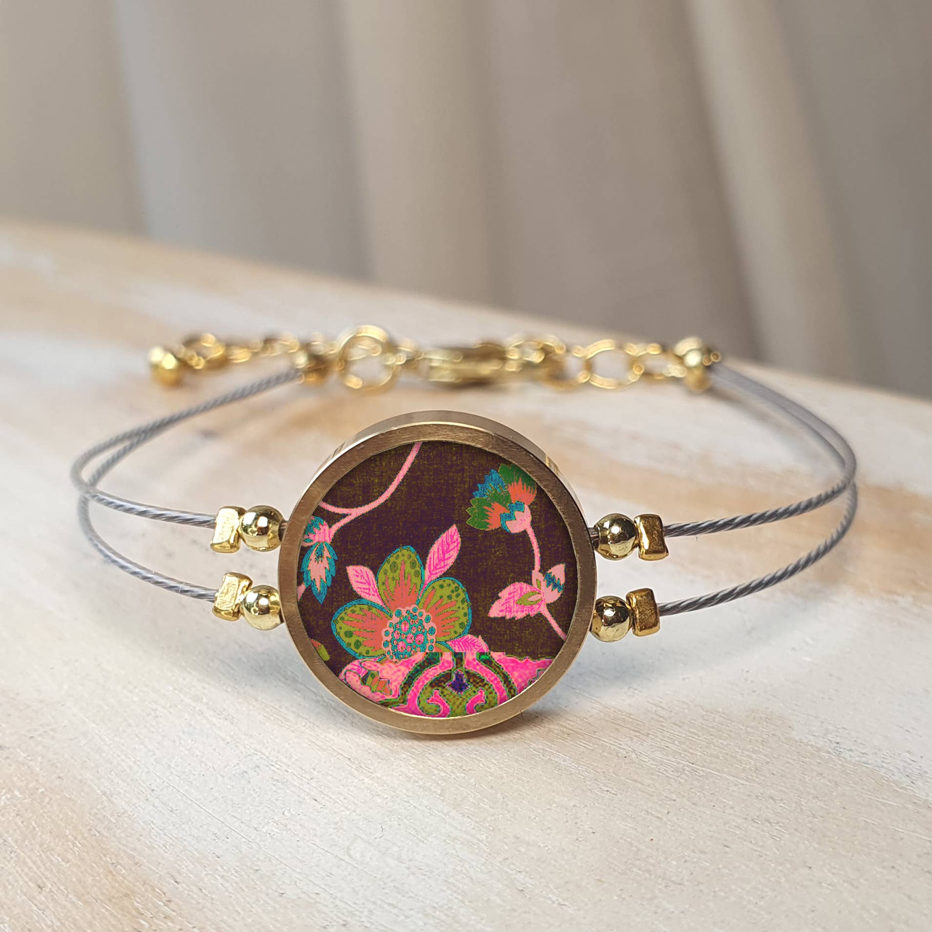 Noa Jewellery – wholesale Charm/dangle bracelet – Round Ceramic Bracelet, Gold Plated Stainless Steel Frame27