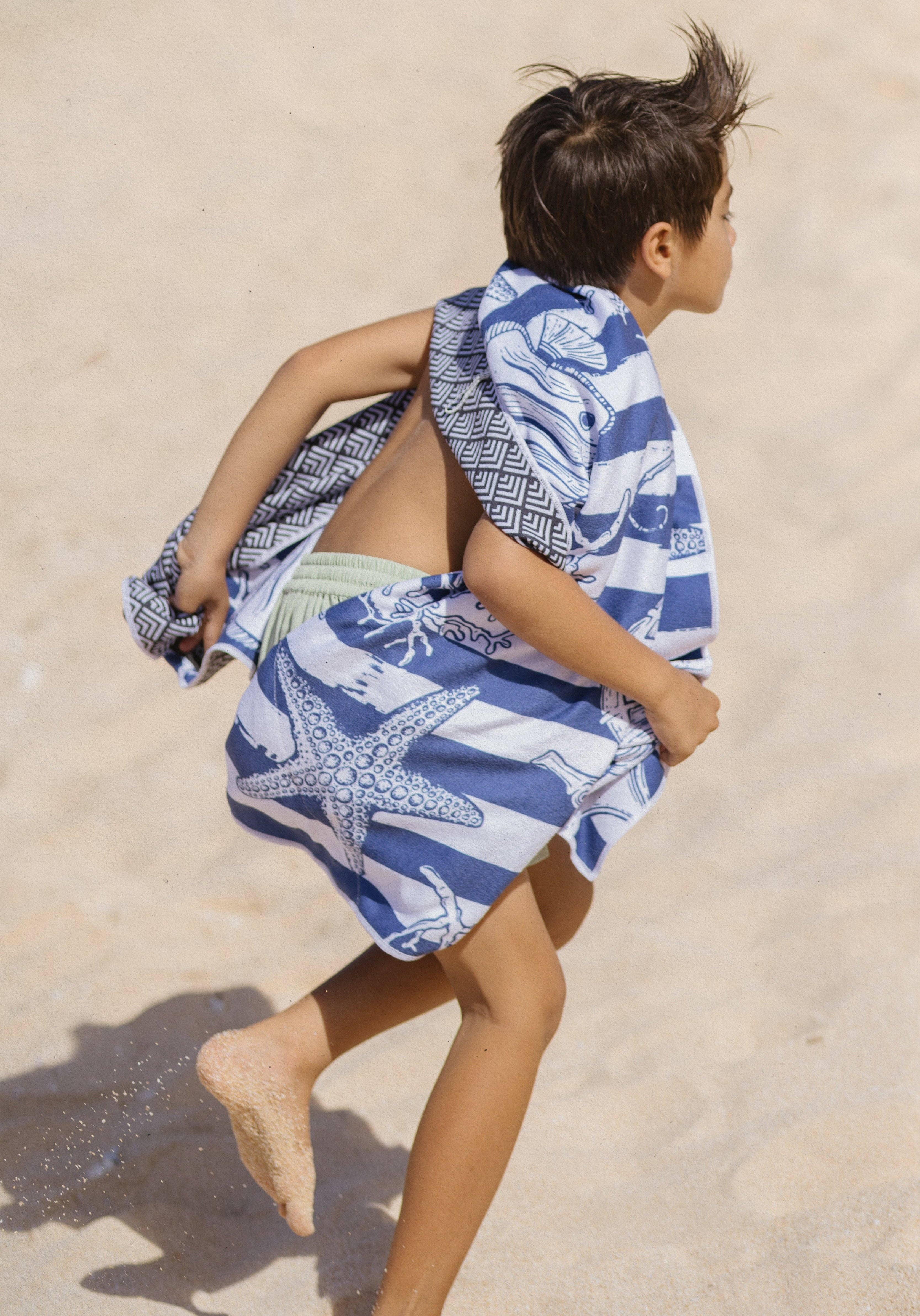 WOODSANDWAVES - Wholesale Beach Towel - Tidal Treasures - Beach Towel for Kids - non-toxic, quick-drying & gentle on the skin (140cm x 70cm)4
