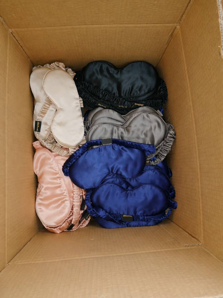 Masque de sommeil en soie de mûrier à 100 % gris — 22 momme, grade 6A pour la vente par Silk Diversity