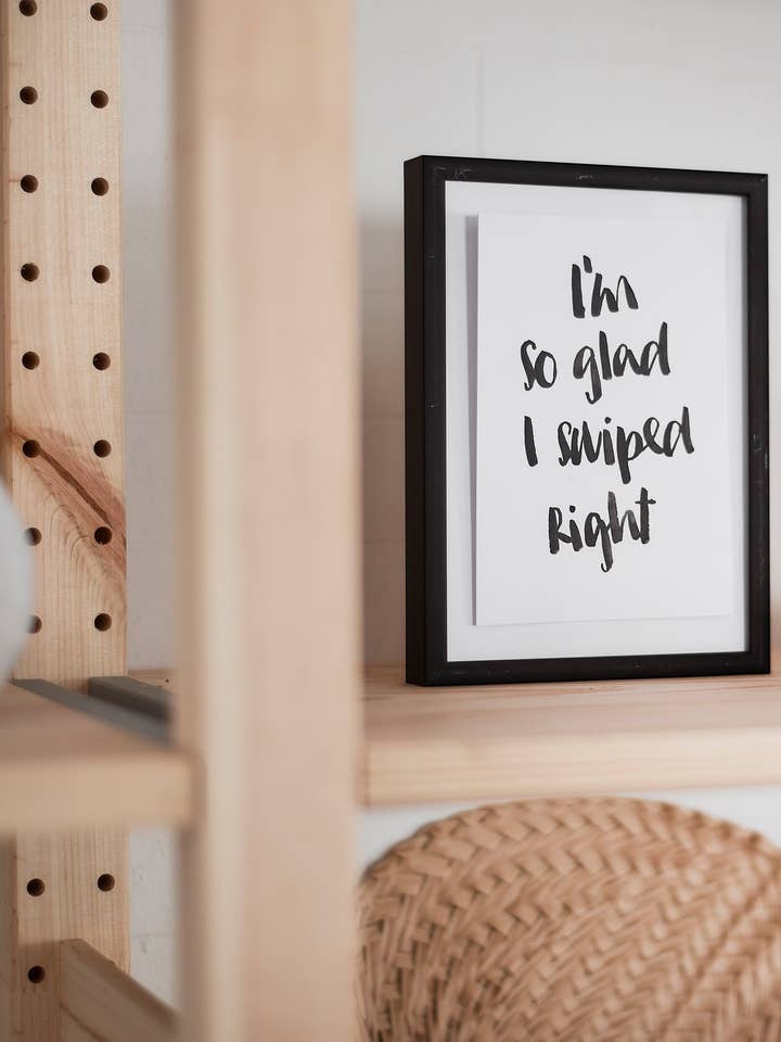 Tarjeta postal de lettering con pincel "Desliza a la derecha" para venta al por mayor de brushmeetspaper