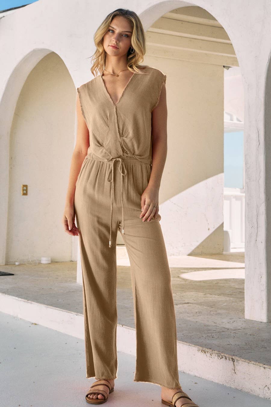 Oddi – Blusa - Mulher por atacado – Top Muscle com detalhe de borda desfiada em linho7