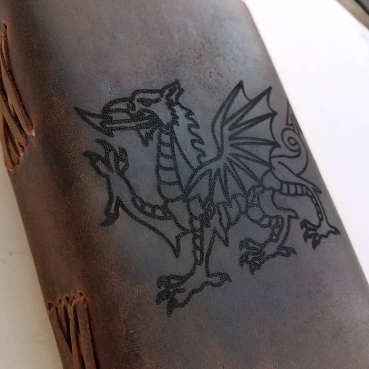Lyoncraft – wholesale Journal och dagbok – Welsh Dragon läder Journal med sladd, ofodrad papper4