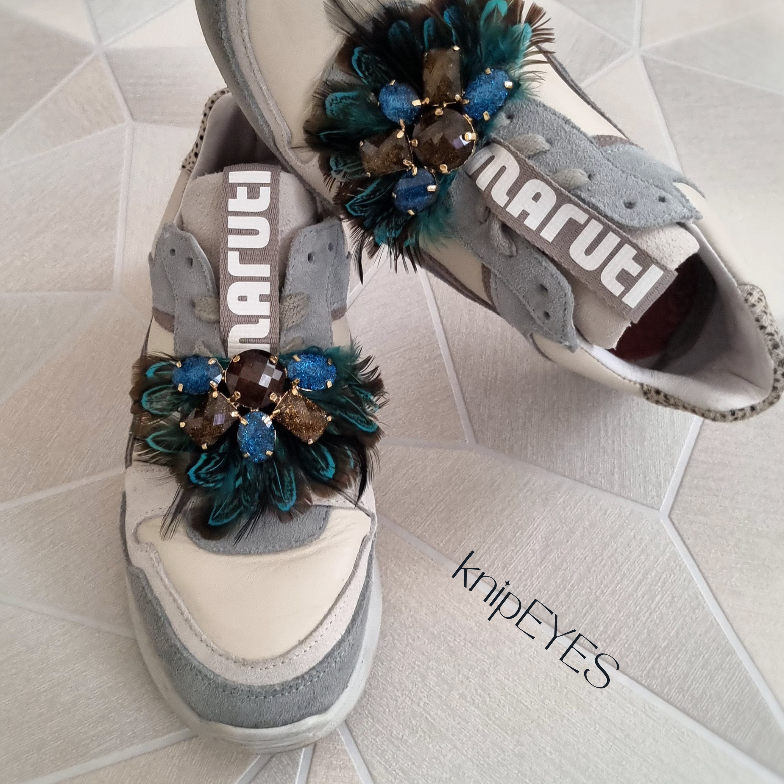 knipEYES – wholesale Shoe jewellery – Women’s – Shoeclips & Fashionclips Feather - Blue/Grey (per pair)1