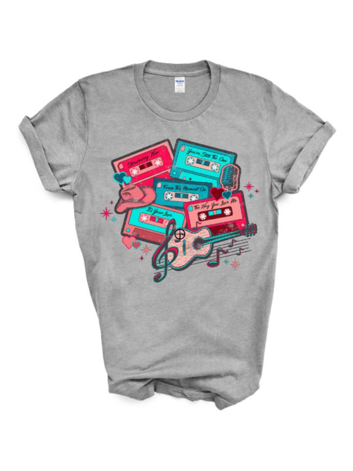 BB Subs and Screens - Vendita all'ingrosso Maglietta stampata - Donna - T-shirt grafica retrò con nastri di musica country di San Valentino