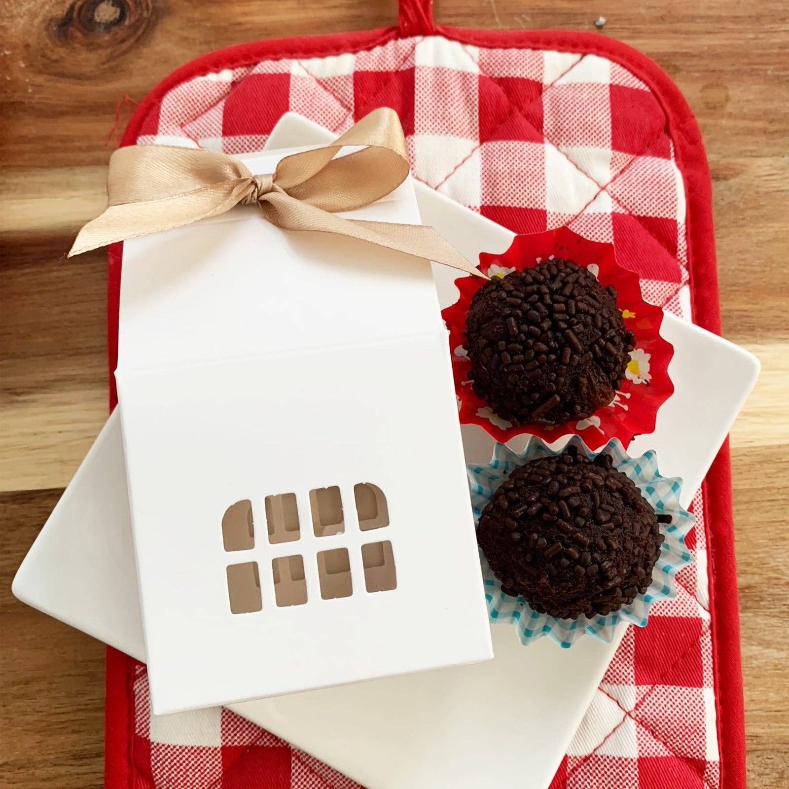 Wrapables.com - Wholesale Gift Box - Wrapables House Shaped Gift Boxes with Ribbons (Set of 12)7