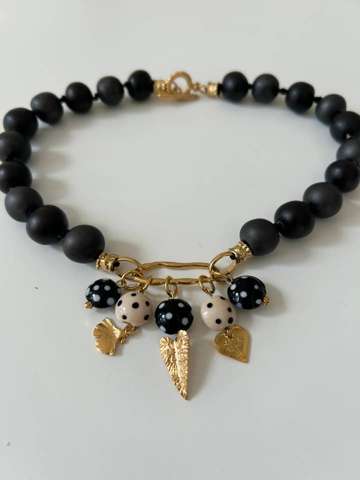 Halsband Hymn till växtens hjärta för wholesale av Onitscha Bijoux