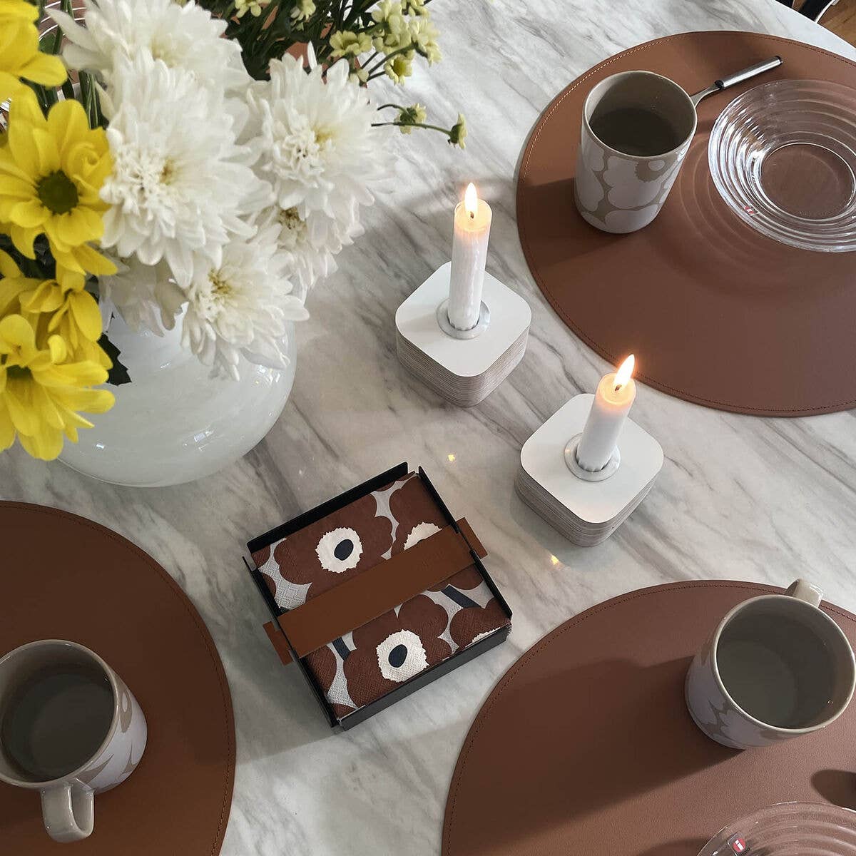 Miiko - Vendita all'ingrosso Tovagliette - Sottopiatto rotondo in pelle riciclata marrone4