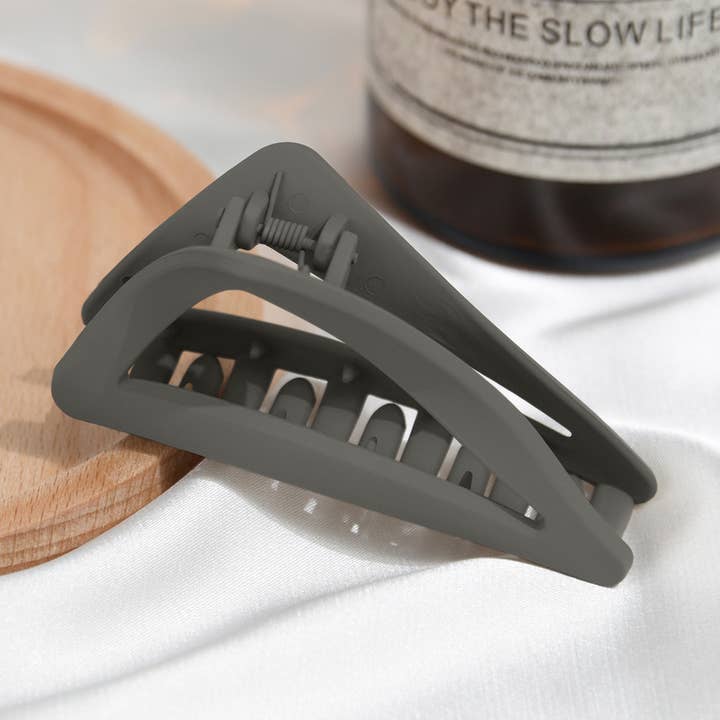 SoapElenGlen - Wholesale Hair Clip - Women's - French Geometric Hollow Triangle Hair Claw Clip