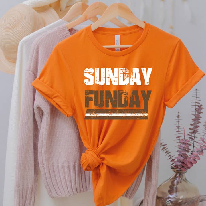 Sunday Funday Unisex T-shirt - Browns for engroshandel hos Into The Desert