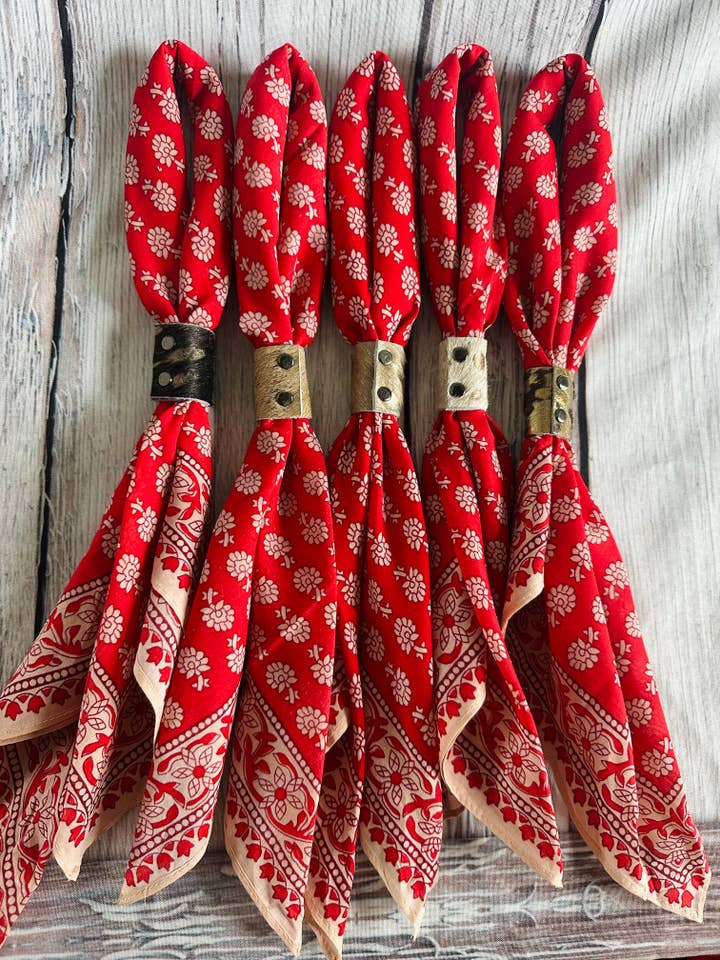 Bandanas Florales Rouges pour la vente par Boots Are My Roots