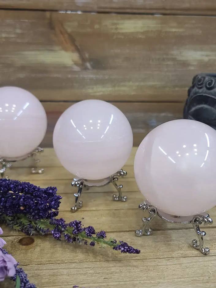 Sphère de Calcite Rose – Guérison du Cœur, Confort Doux & UV pour la vente par The Mystical Moons