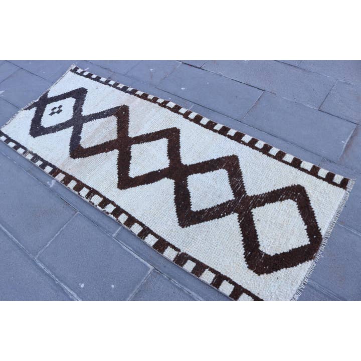 The Loom Wholesale - Wholesale Runner rug - Turkish Hand-Knotted Wool Runner Rug for Kitchen1