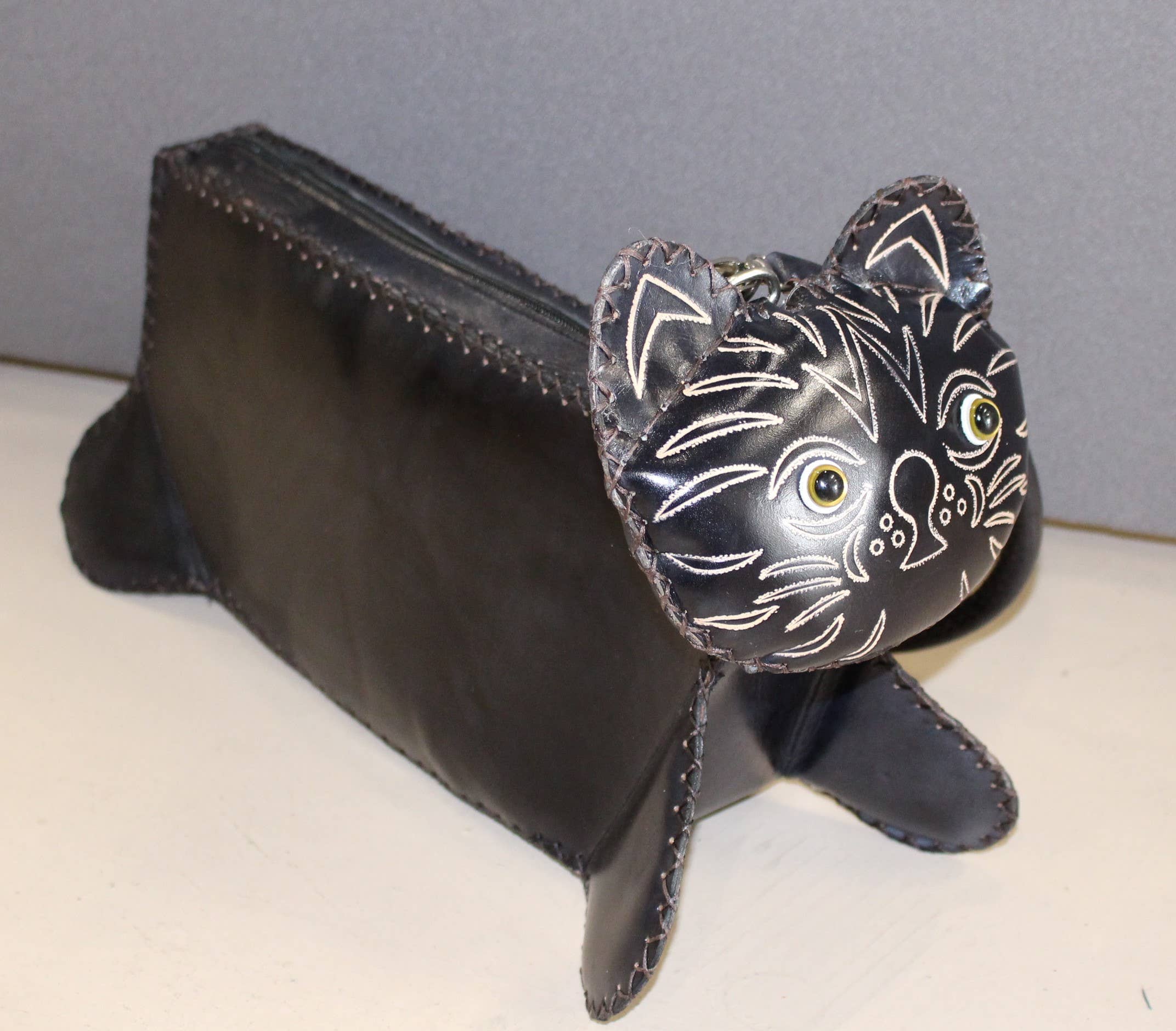 Sunflower Handmade leather inc - Vendita all'ingrosso Borsa con manico - Donna - Borsa a tracolla grande in pelle nera fatta a mano a forma di gatto.3