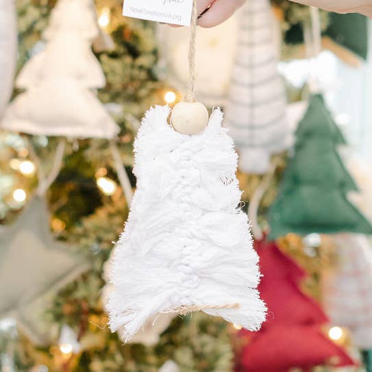Décoration d'arbre en macramé blanc pour la vente par New Creation VA