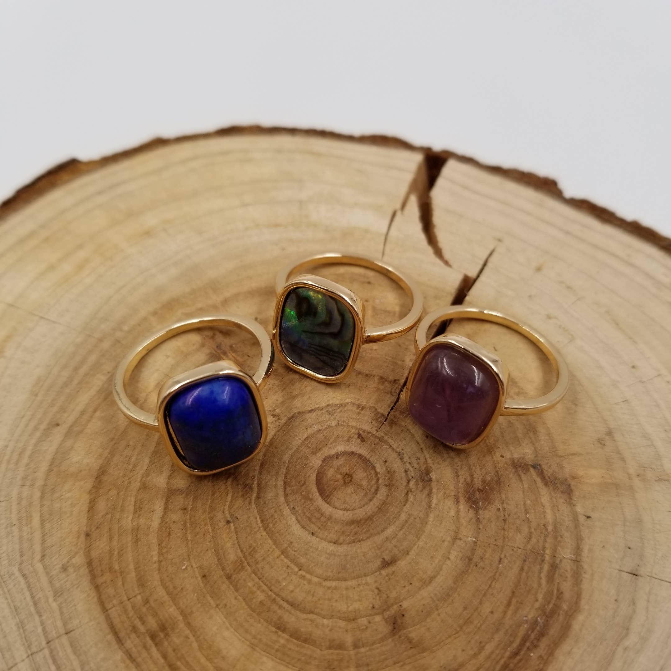 CHAKRA JEWELRY - Vendita all'ingrosso Anelli cocktail/statement - Anello con lapislazzuli, ametista e conchiglia3