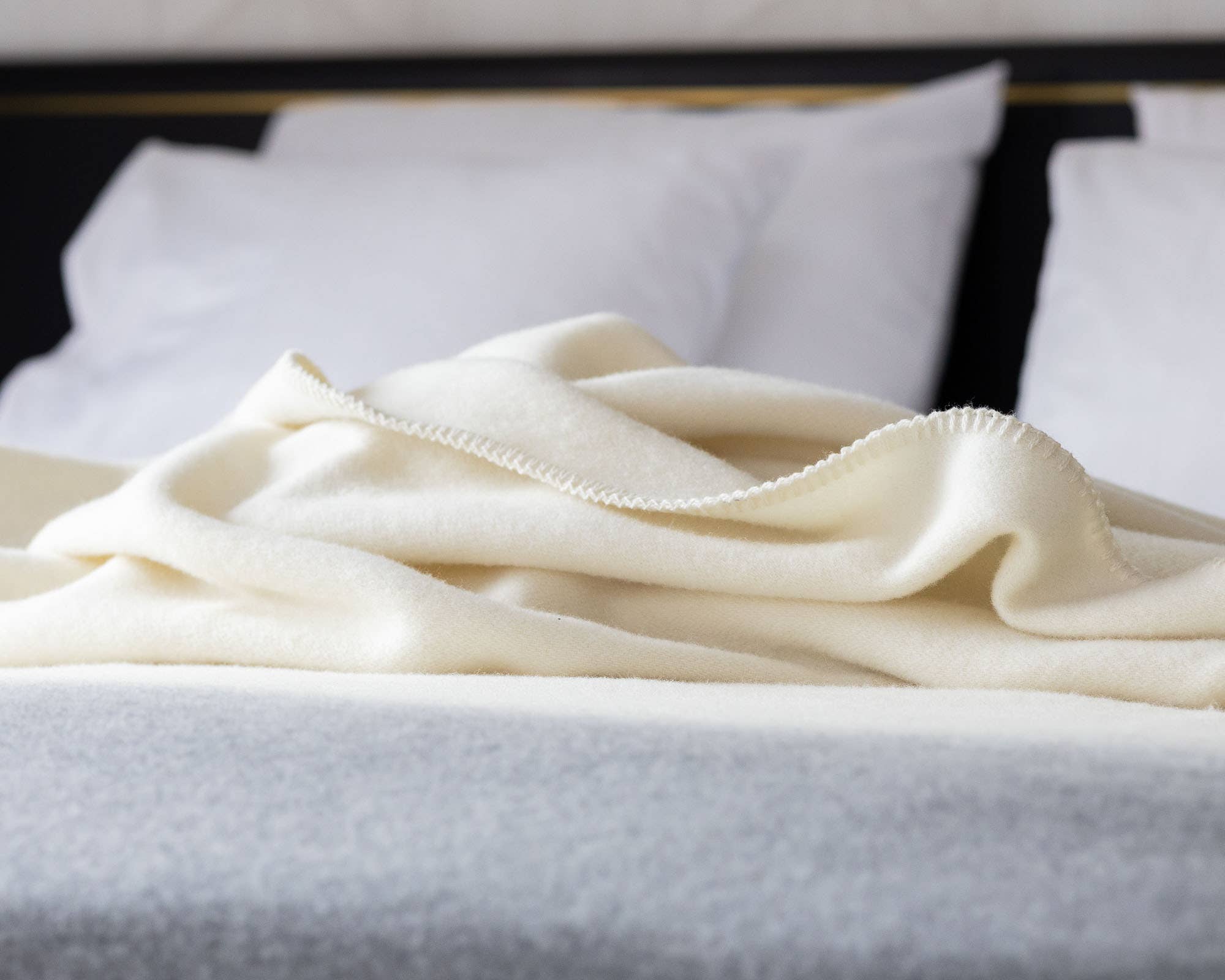 MoST – wholesale Bedding blanket – Merino/cashmere Bed Blanket IVORY MIST - double5