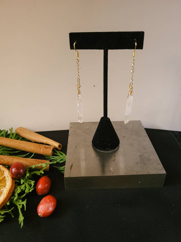 Rå Crystal Point lång droppe örhängen för wholesale av Wild Born Creations