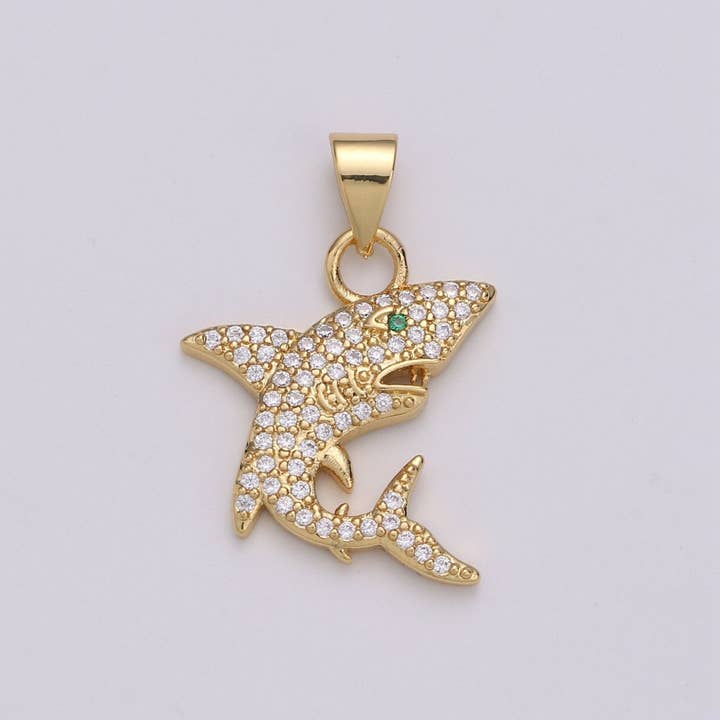 Micro Pavé Squalo Ciondoli Placcati in Oro 24K, Ciondolo Pesce Placcato in Oro, Gioielli Ispirati al Piccolo Squalo d'Oro Sotto il Mare I-800 per la vendita all'ingrosso da parte di Aim Eternal