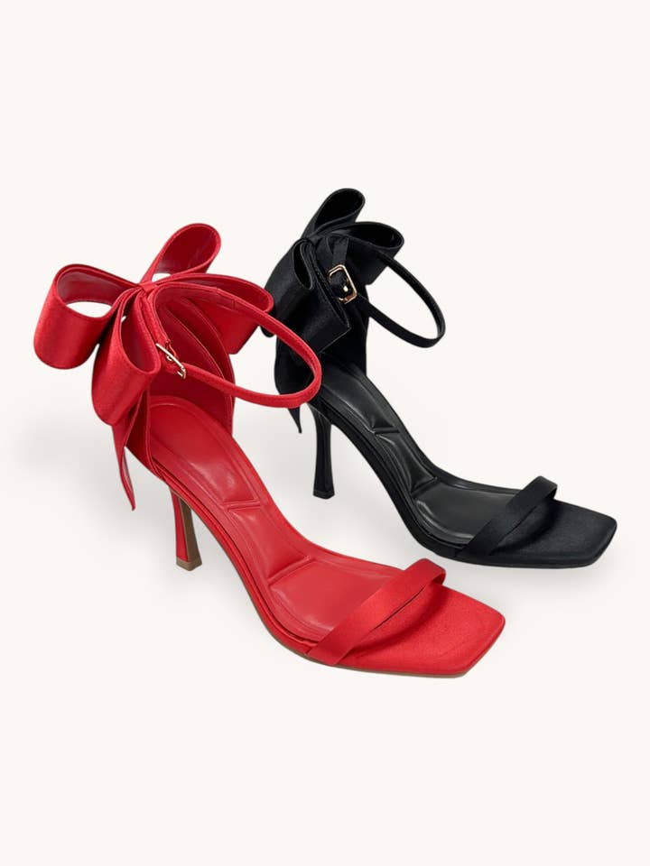 SATIJNEN LINT STILETTO HAKKEN MET ENKELBANDJE voor wholesale door Oliccui