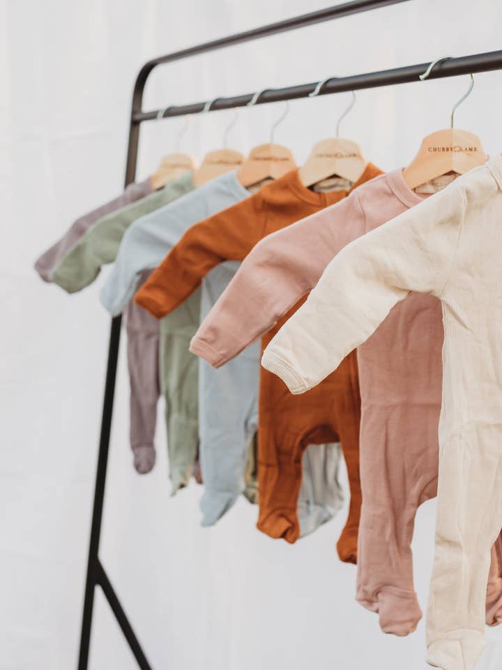 One Piece Zipper i ”Lilac” för wholesale av Chubby Lamb