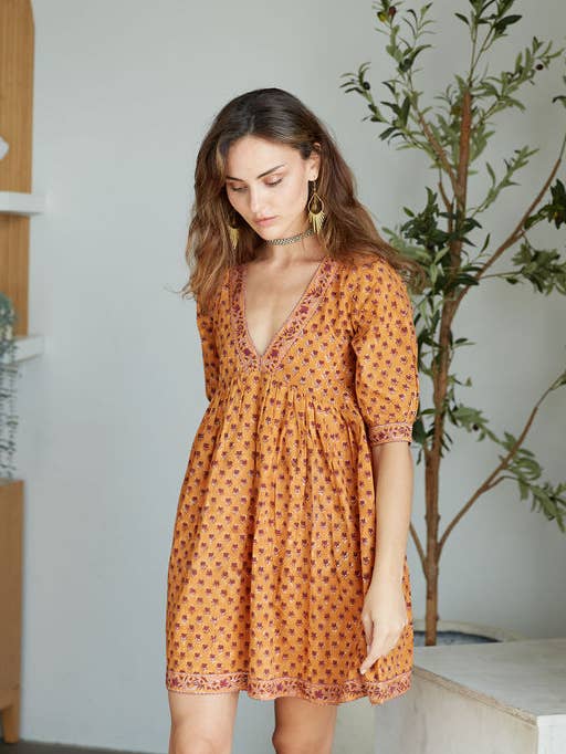 Mini-Vestido de Algodão com Estampa em Bloco (Vestido Maile - Cayenne) por atacado de The Fox and The Mermaid