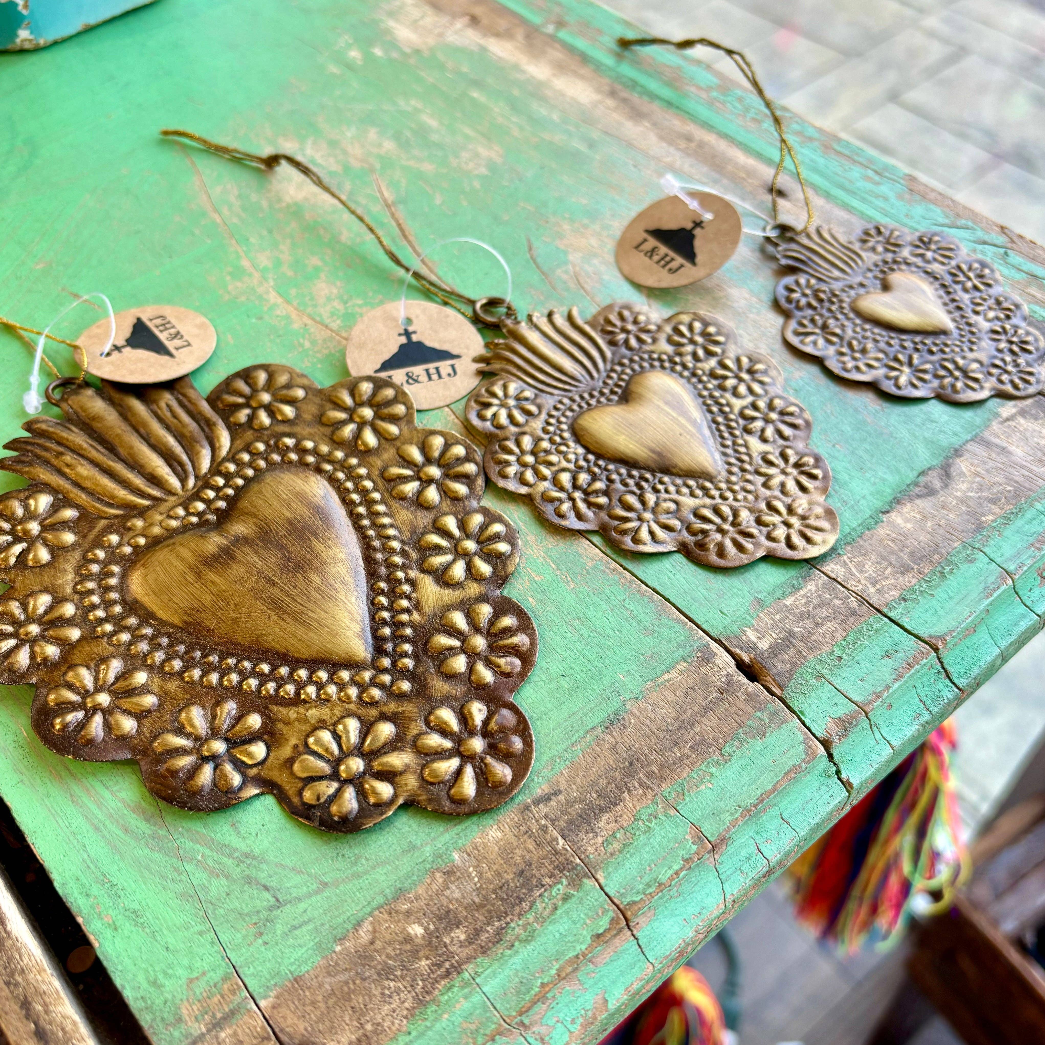 Love and Honor Jesus LLC - Wholesale Wall Accent - Floral Tin Sacred Hearts1