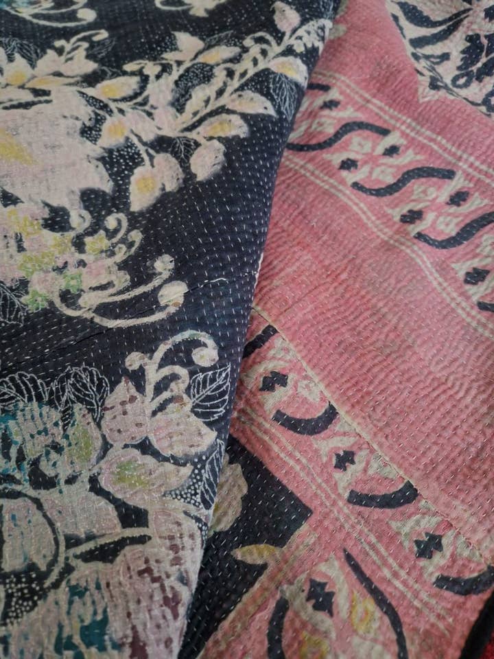 kantha cape - zwart roze voor wholesale door Fifth Origins