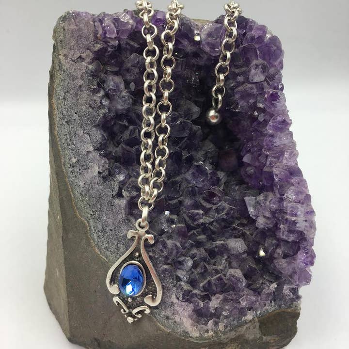 Volare - Wholesale Pendant/Charm Necklace - Renaissance-Inspired Pendant Necklace crystal3