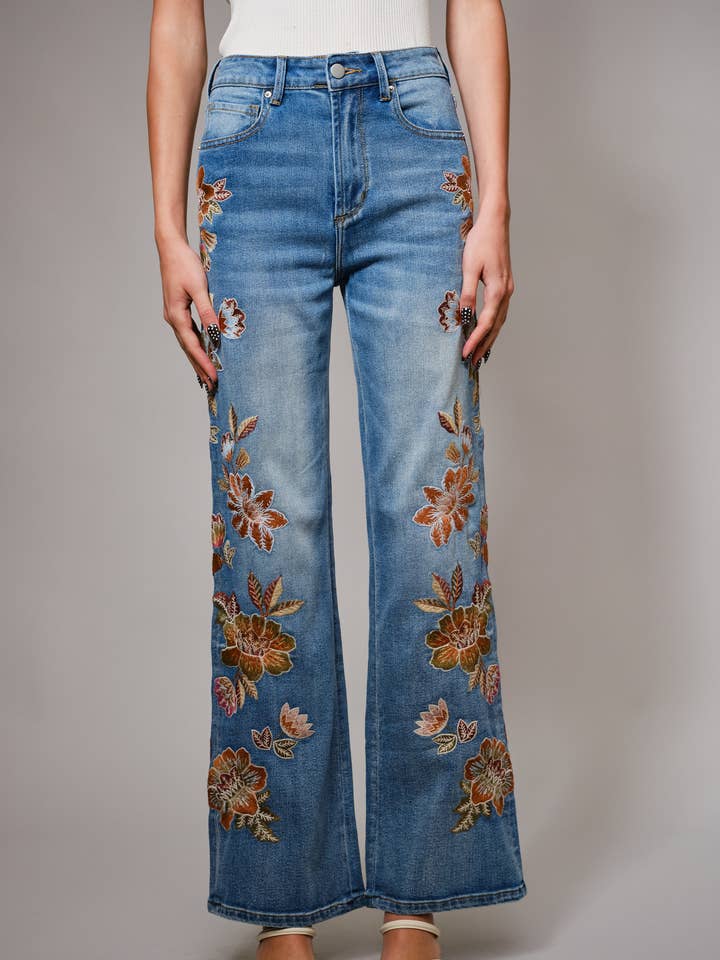 91502P - Højtskårede flare-jeans med blomsterbroderi for engroshandel hos Blue B