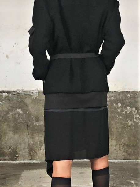 FW2022-J52: LANGER UNISEX-BOMBER für den Großhandel von Txell Miras