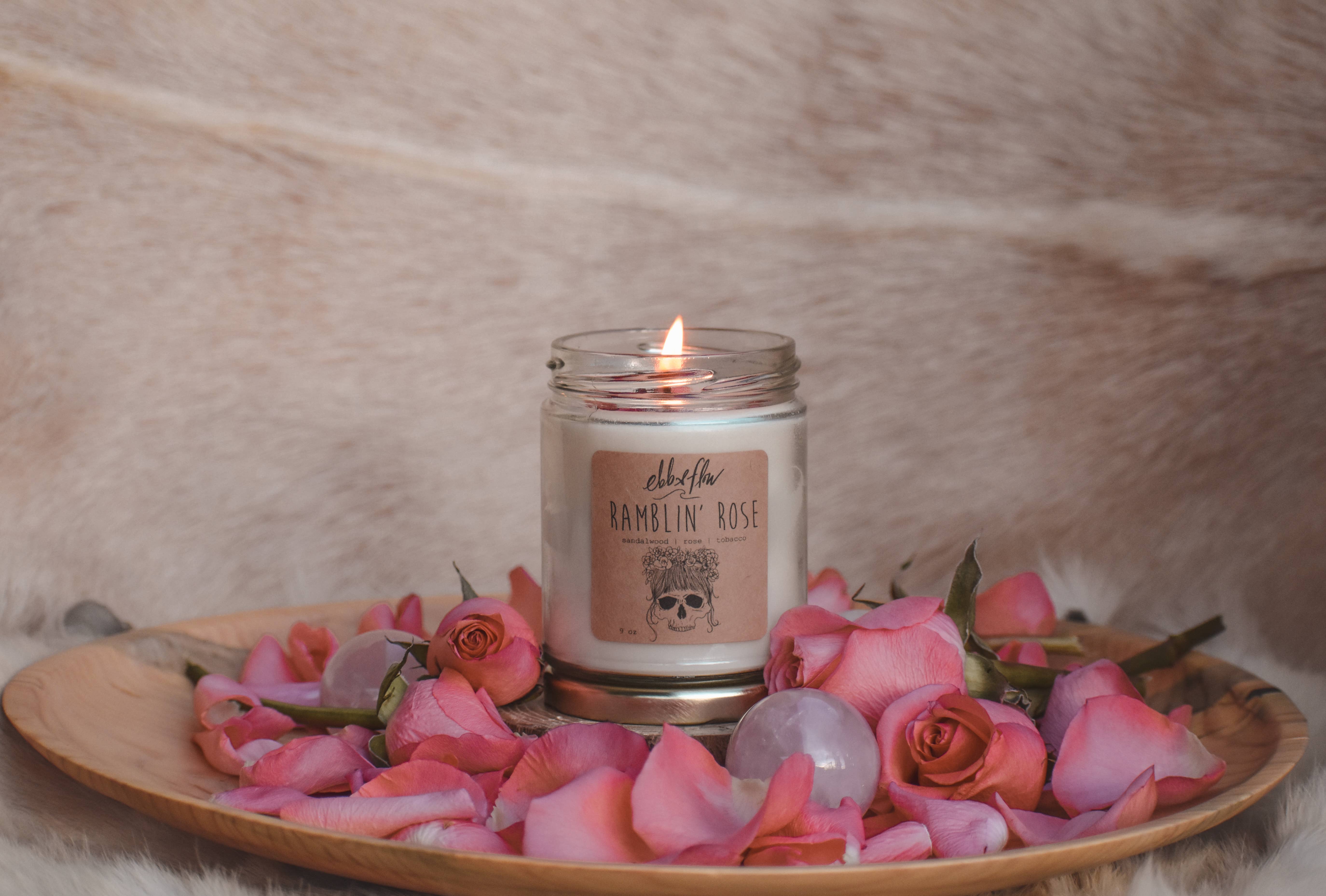 Ebb & Flow - Wholesale Pot/gevulde kaars - Ramblin' Rose Kaars - Natuurlijke Sojakaars met Sandelhout1