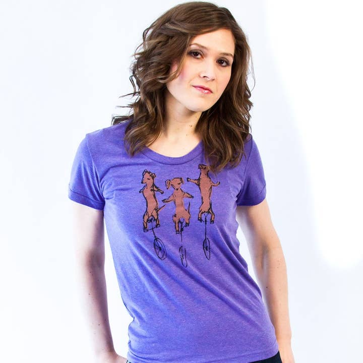 Uni-Dachshunds: Camiseta feminina por atacado de Megan Lee Designs