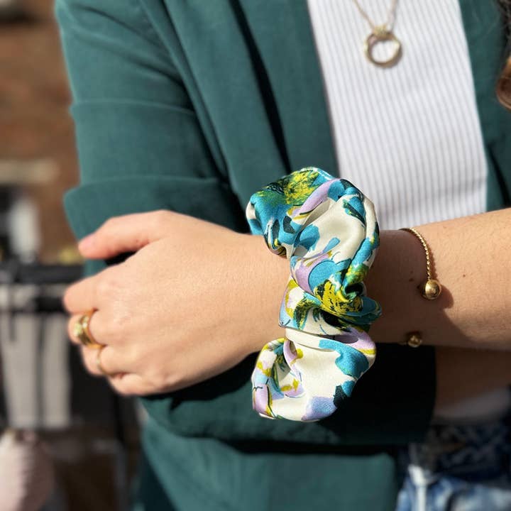 Laure Derrey – Scrunchie - Mulher por atacado – Chouchou MAEVA / poliéster estampado floral verde e turquesa1