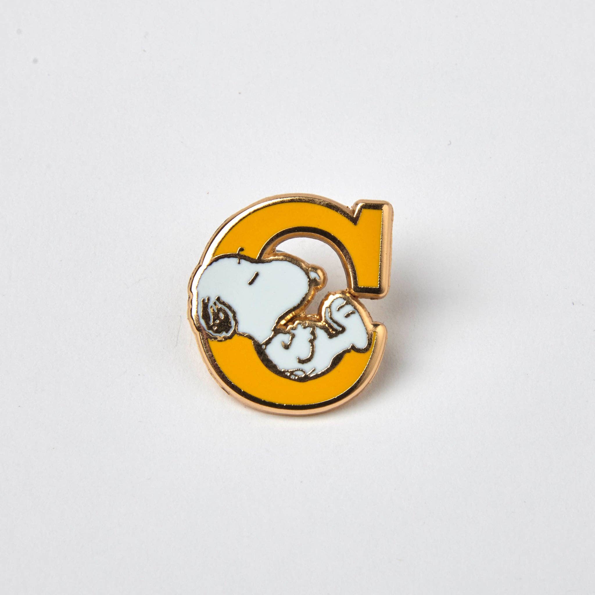Magpie – wholesale Lapel pin/button – Peanuts Alphabet Pin - C