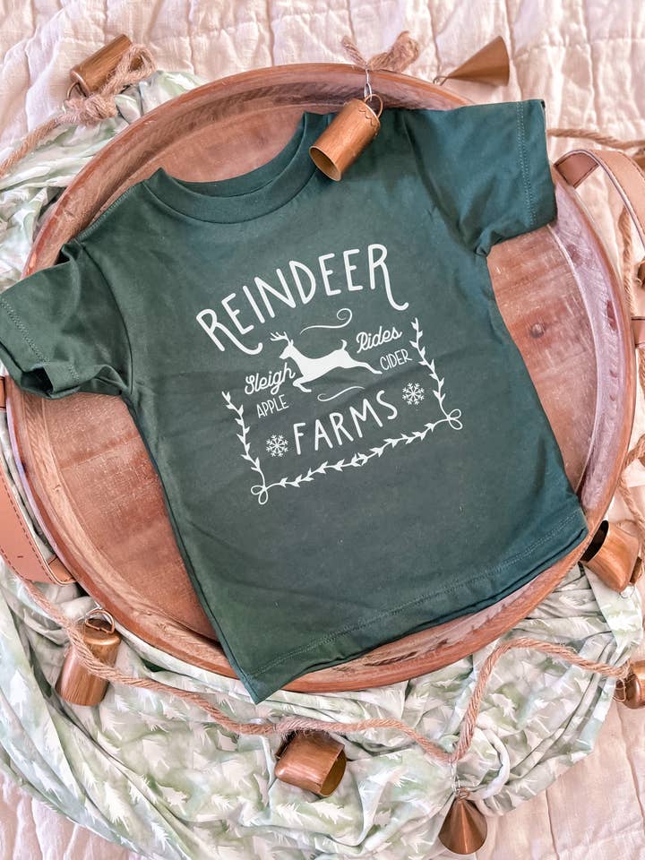 Chemise Reindeer Farm pour tout-petits et bébés de Noël pour la vente par Ginger And Thread