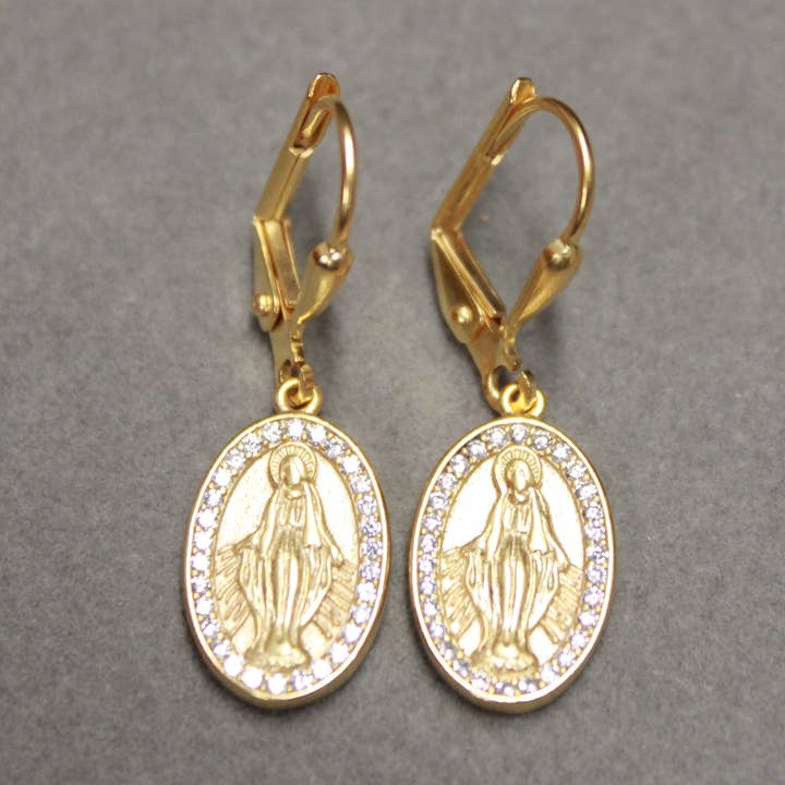 ER Rhinestone Mary vergulde oorbellen met klaphaak en hangers voor wholesale door Weisinger Designs