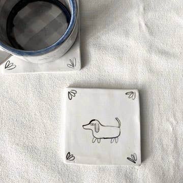 Dessous de verre en céramique fait main pour chien - Carreau animal peint à la main pour la vente par Steph Becker