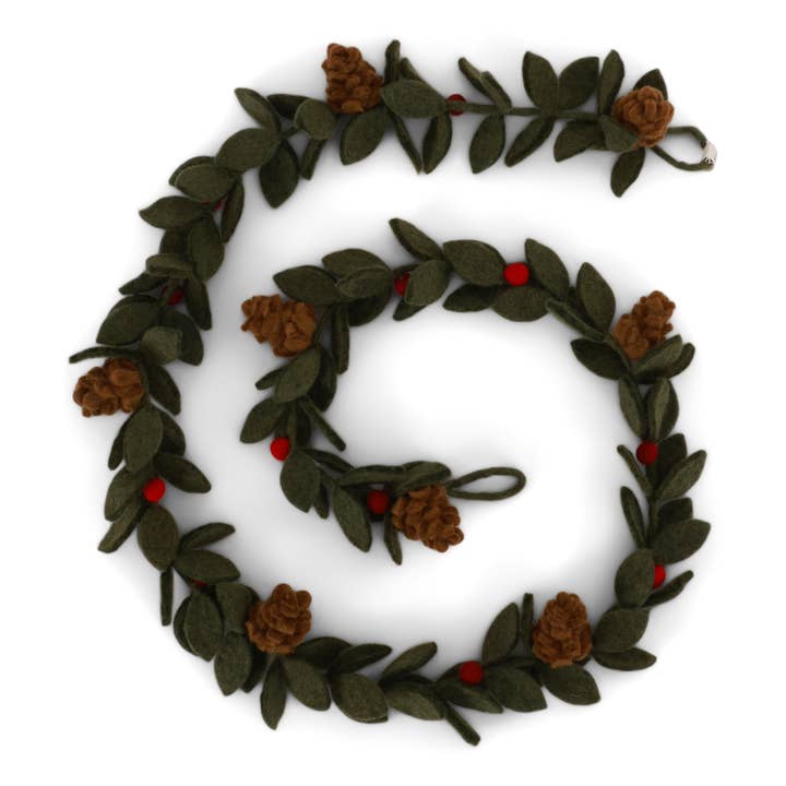 Garland w/Red Berries & Cones for wholesale by Gry and Sif