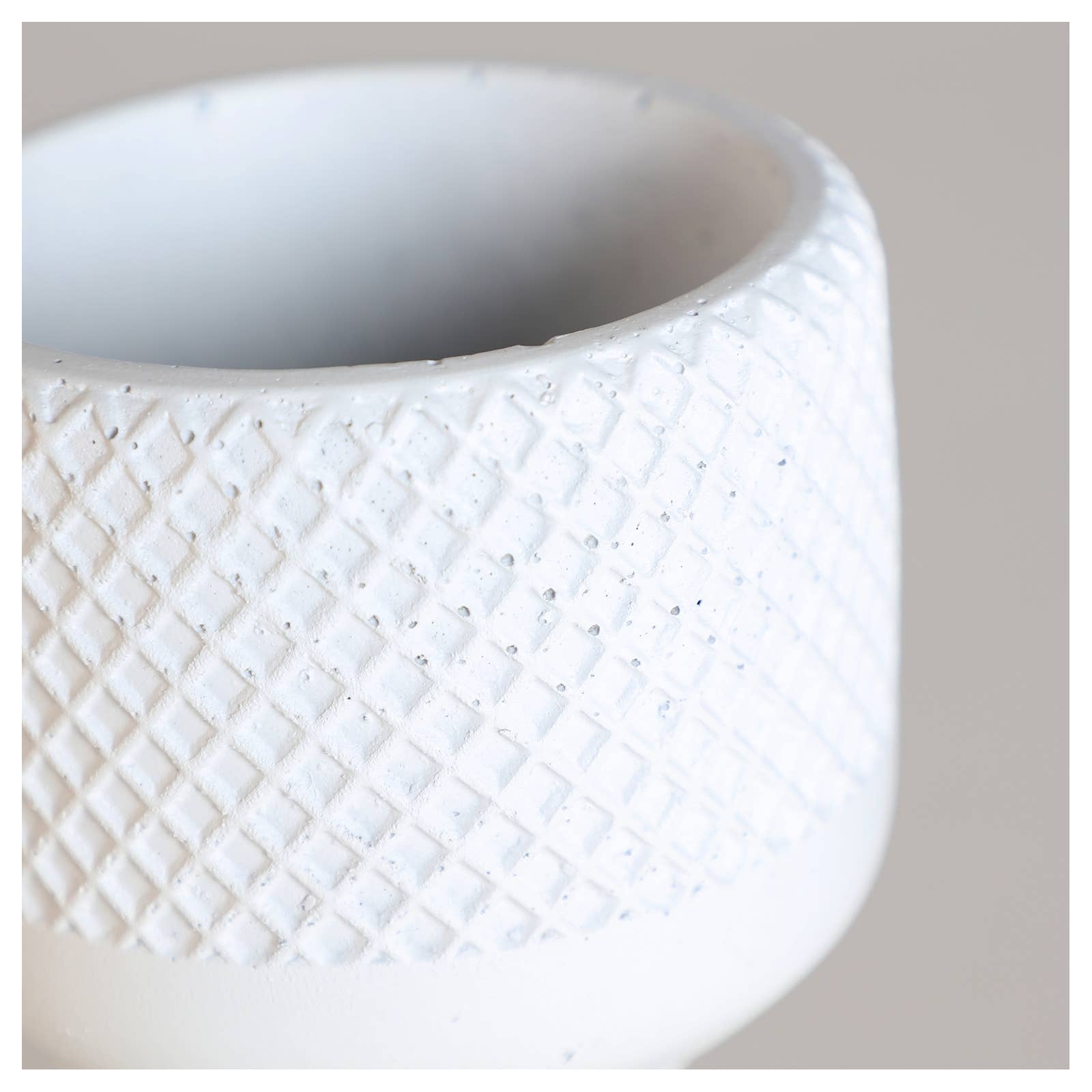 B&B - Wholesale Plant Pot - Assorted Planter 2, Made of Cement, In White Color, 9X9X15cm1