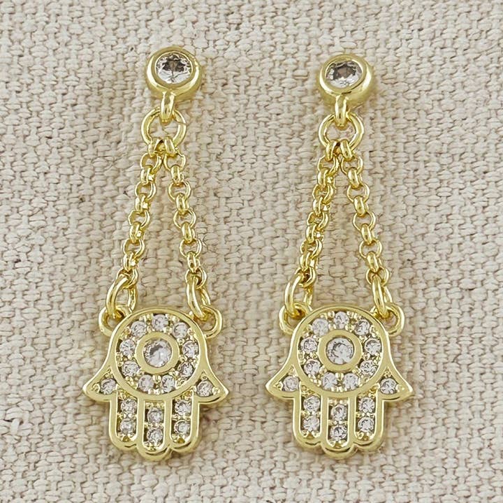 Ohrringe mit baumelndem Hamsa-Anhänger aus 18k vergoldetem CZ. für den Großhandel von GoldFi