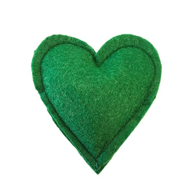 LES MATOULONNAIS – Brinquedo - Gato por atacado – Coração de feltro verde escuro "LES MATOULONNAIS"1