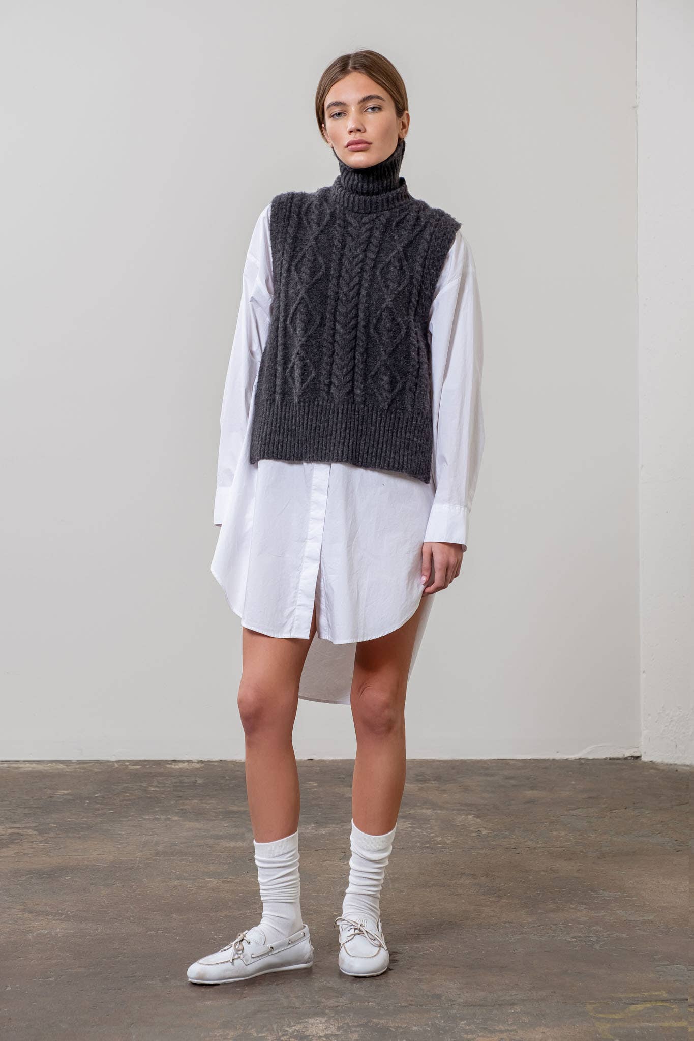 Moon River - Wholesale Outerwear Vest - Women's - SIDE SLIT CABLE SWEATER VEST3