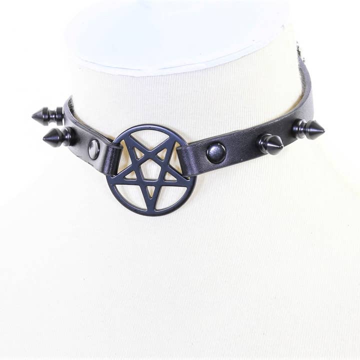 FCK118 GARGANTILHA PENTAGRAMA COM ESPIGAS por atacado de Funk Plus