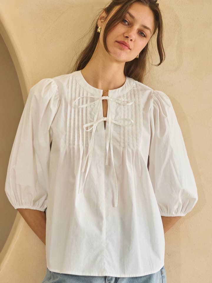 Blusa in popeline solido con dettaglio a pieghe per la vendita all'ingrosso da parte di Oddi