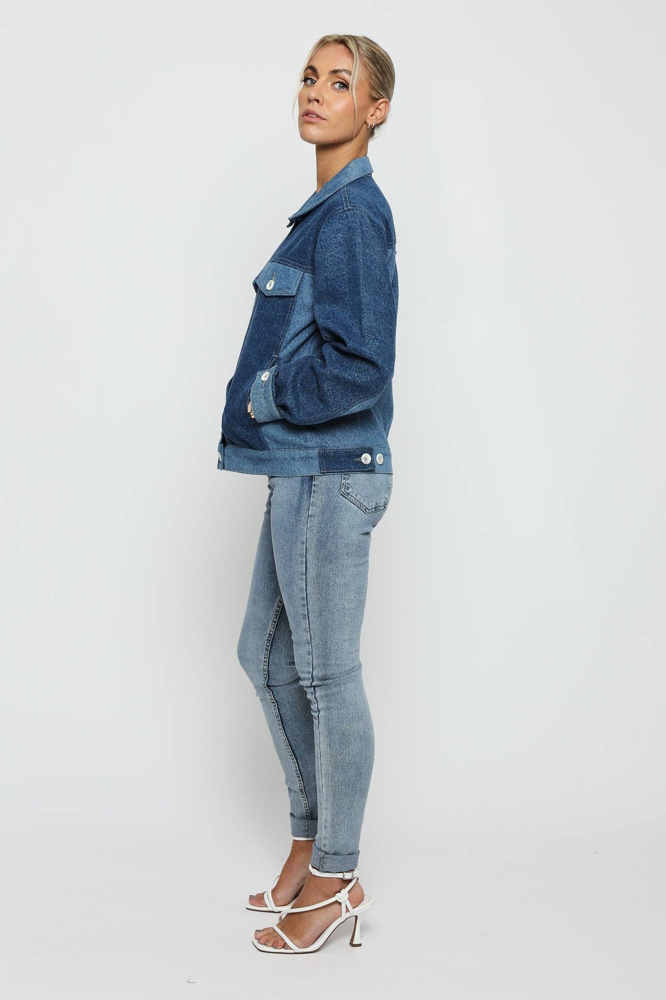 JMOJO UK Limited – wholesale Denim jacket – Women's – Stone Oversized Denim Jacket – Mid Blue1