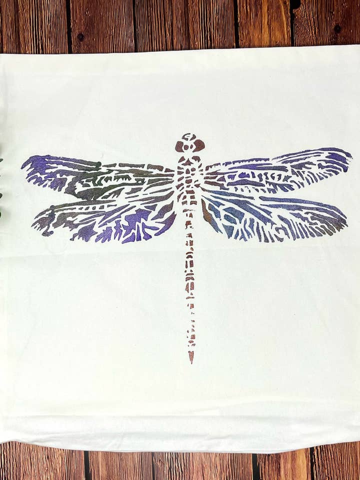 Housse de coussin en forme de libellule peinte à la main pour la vente par Third Wolf Designs